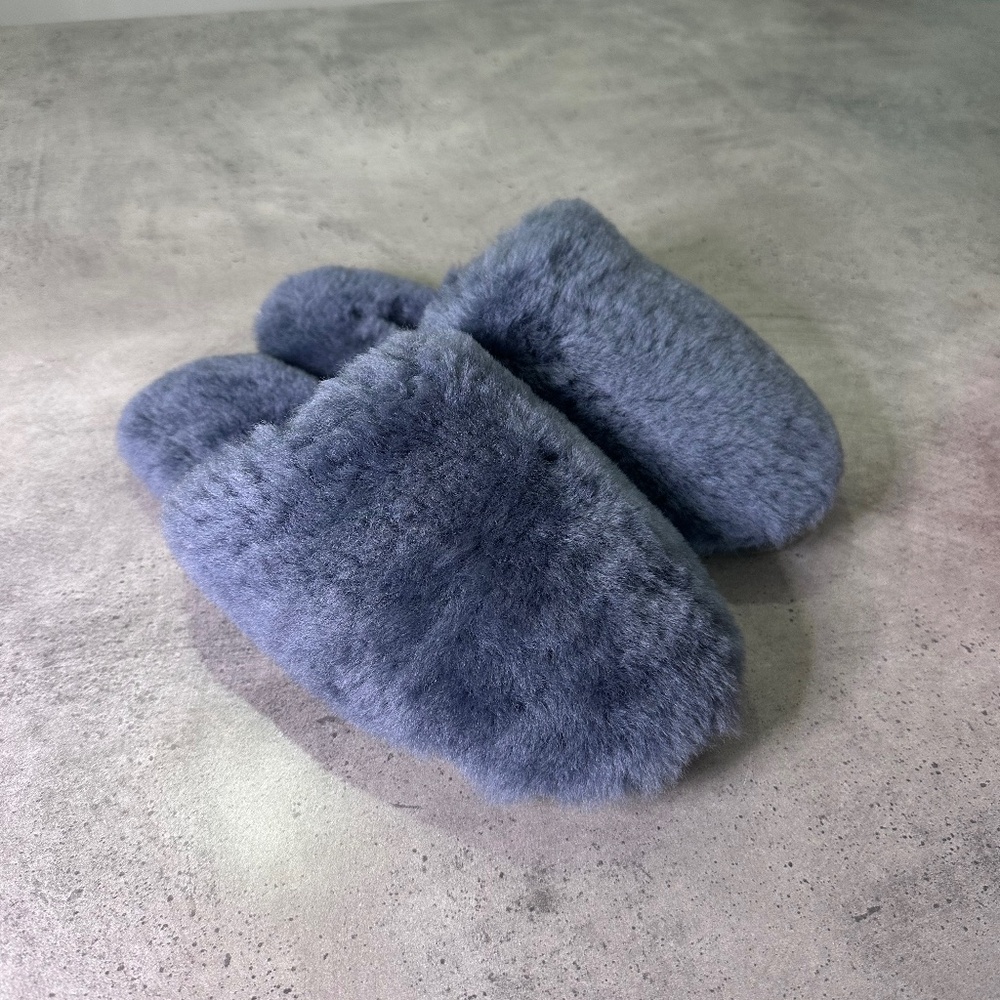 Lamo Hope Grey Sheepskin Slippers NWOT